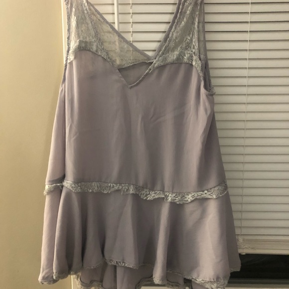 Gray top - Picture 2 of 3